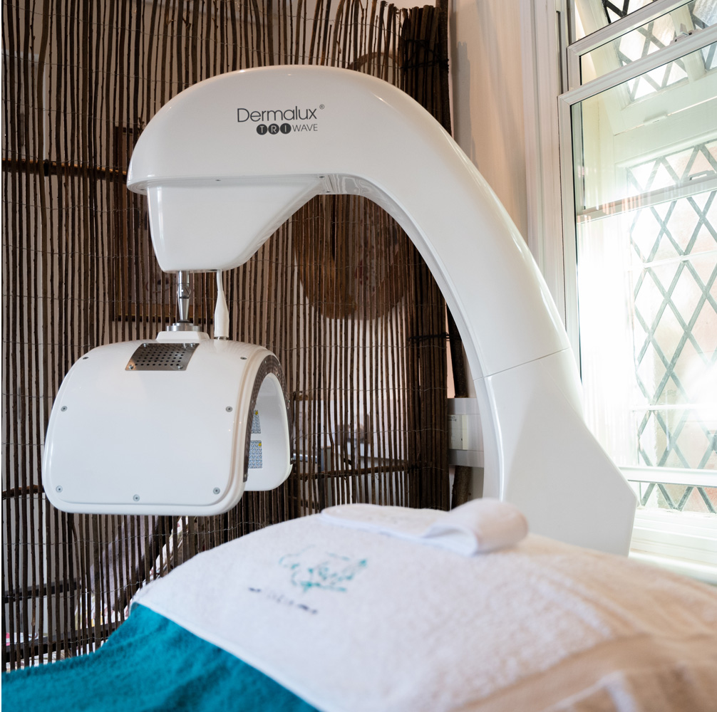 Dermalux machine